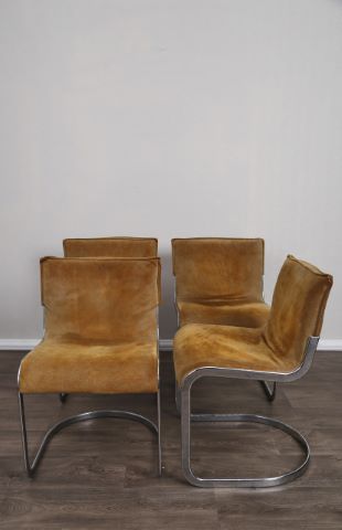 4 chaises en porte à faux