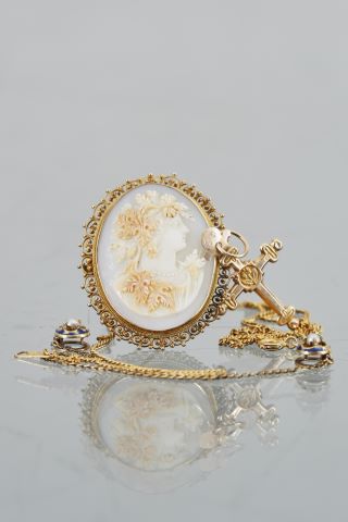 Ensemble de bijoux, dont certains en or