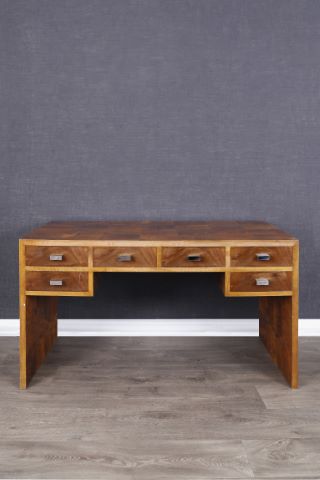 Bureau à plateau rectangulaire