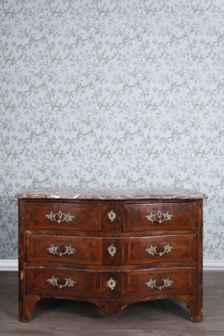 Commode à montants arqués