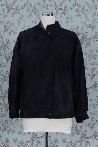 1 veste, 1 gilet, 1 jupe longue
