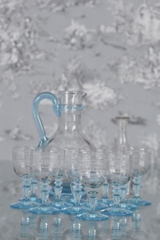 12 verres à liqueur + 1 carafe + 1 flacon
