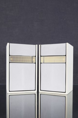 Paire d’enceintes à 3 voies, modèle 301 Music Monitor II…