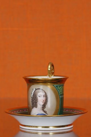 Tasse à l’effigie de Ninon de l’Enclos, avec sa sous-tasse