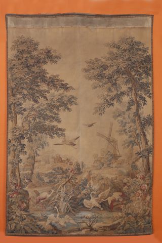 Tapisserie à décor de cigogne et moulin