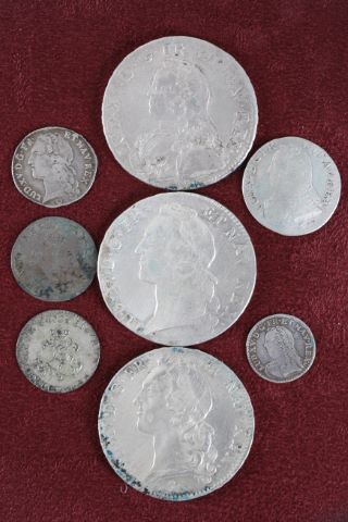 8 monnaies