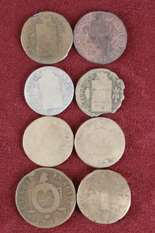 8 monnaies