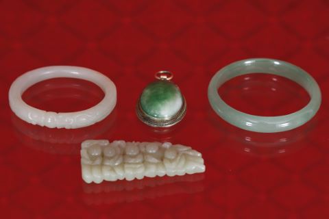 4 pièces en jade