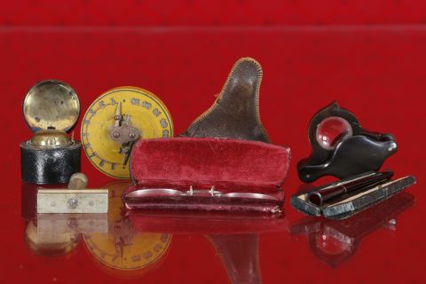 6 objets de curiosité de vitrine