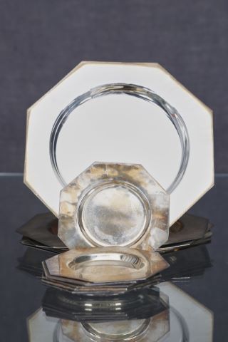 Suite de 6 grandes assiettes de présentation octogonales