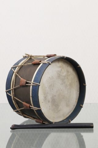 Tambour et paire de baguettes