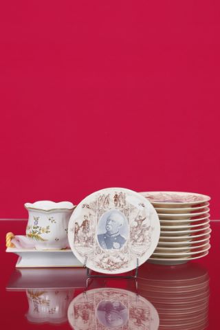12 assiettes aux personnages célèbres du XIX siècle