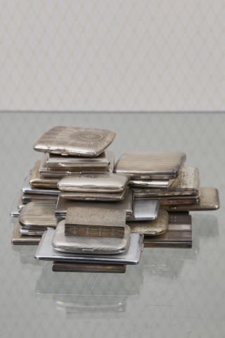 51 étuis à cigarettes