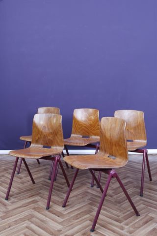 Suite de 5 chaises modèle “Pagholz”