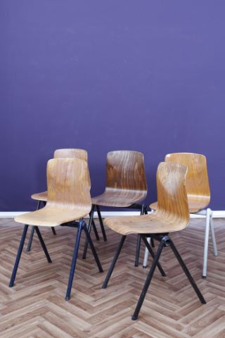 Suite de 5 chaises modèle “Pagholz”