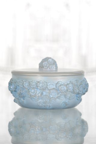 René Lalique (1860-1945) Boîte ronde Primevères
