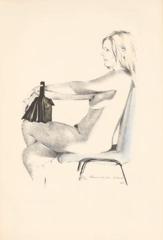 Nus au sac à main (chaise bleue et chaise verte)…