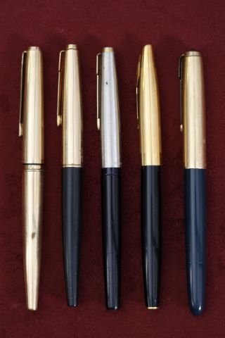 Ensemble de 5 stylos à plume