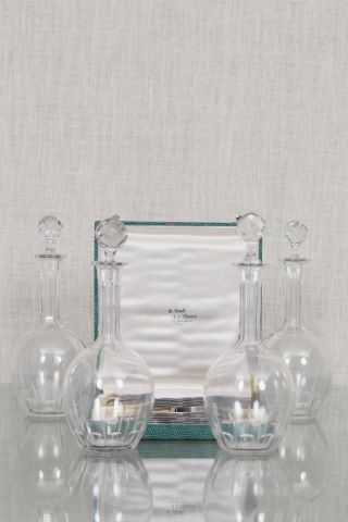 4 carafes