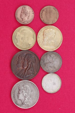 Lot de 9 jetons et 3 médailles diverses