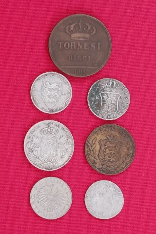 Lot de 24 monnaies étrangères diverses