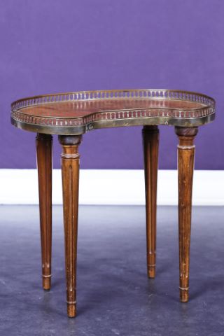 Petite table rognon