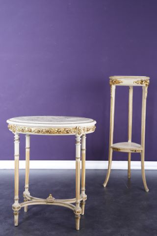 Ensemble mobilier de style Louis XVI comprenant :
