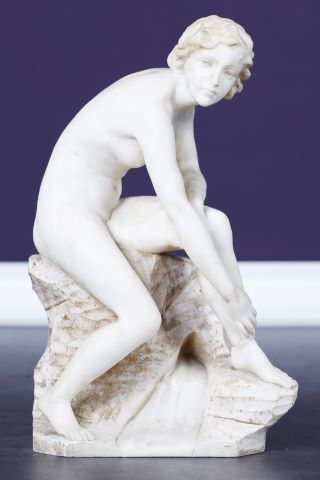 Femme nue assise