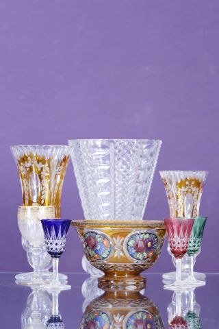 Manette de vases et vaisselle