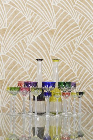 Baccarat, dans le goût de Ensemble de 32 verres...
