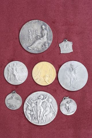8 médailles