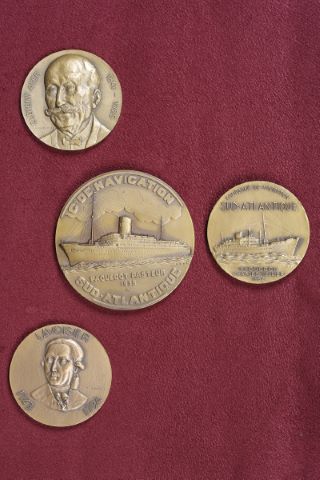 4 médailles maritimes comprenant :