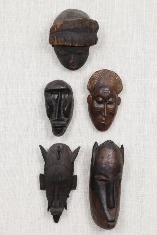 Ensemble de 15 masques
