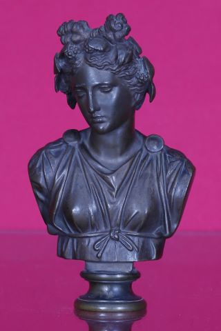 Buste de femme à l’antique