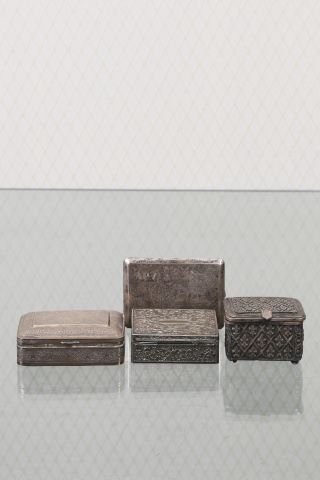 4 boîtes en métal argenté