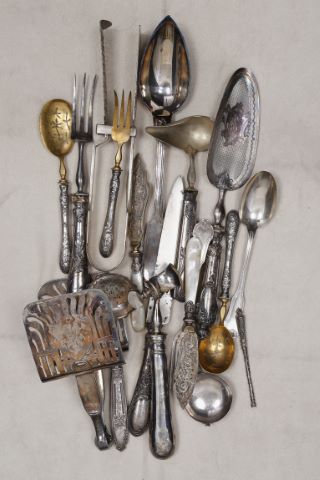 Lot de couverts en argent et métal