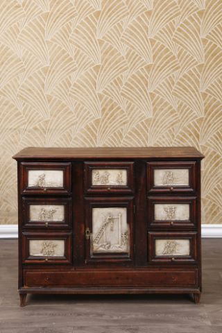 Curieuse suite de 8 plaques