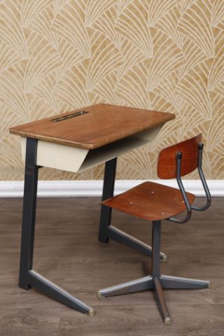 Bureau d’enfant et chaise