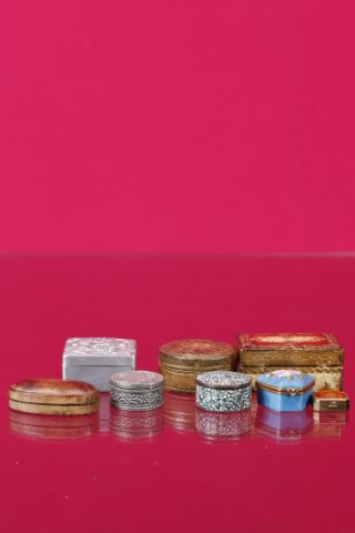 8 boîtes diverses