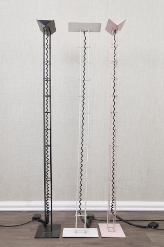 3 lampadaires halogènes : rose, blanc, noir