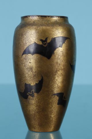 Vase aux chauves-souris