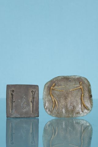 2 plaques en bas-relief