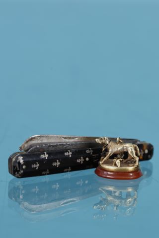 1 couteau + 1 pendentif