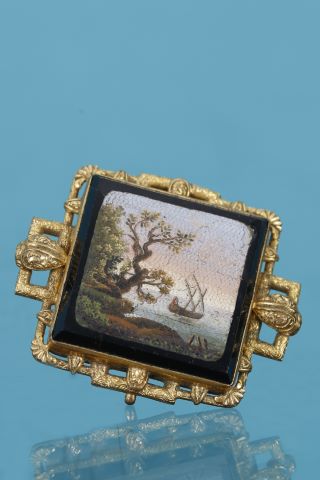 Broche en micromosaïque de pierres dures