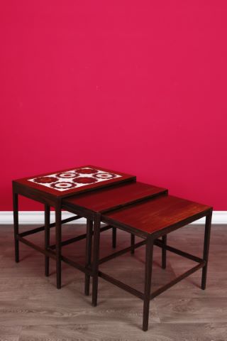 Travail danois 3 tables gigognes
