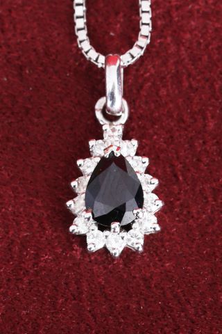 Pendentif goutte et chaîne