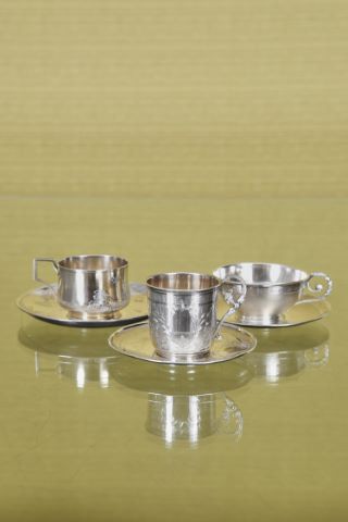 3 tasses et sous-tasses