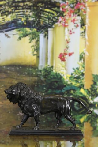 D’après Antoine Louis Barye Lion marchant