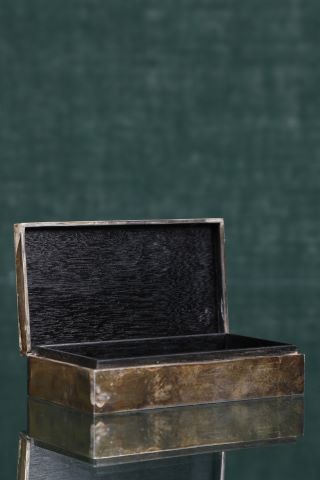 Coffret à cigarettes gravé d’idéogrammes japonais