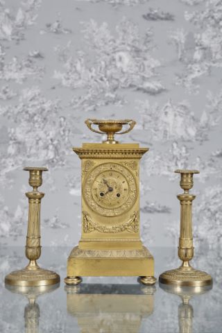 Garniture (1 pendule borne + 2 chandeliers)